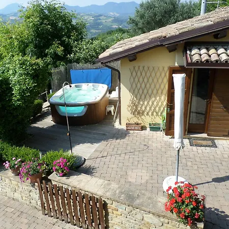 ベッド・アンド・ブレックファスト Casa Delle Noci Rosora